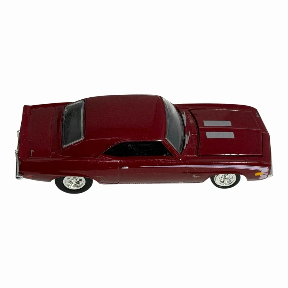 1969 Chevy V-8 Camaro SS 350 Collectible‎ 1/64 Scale Diecast Diorama Model